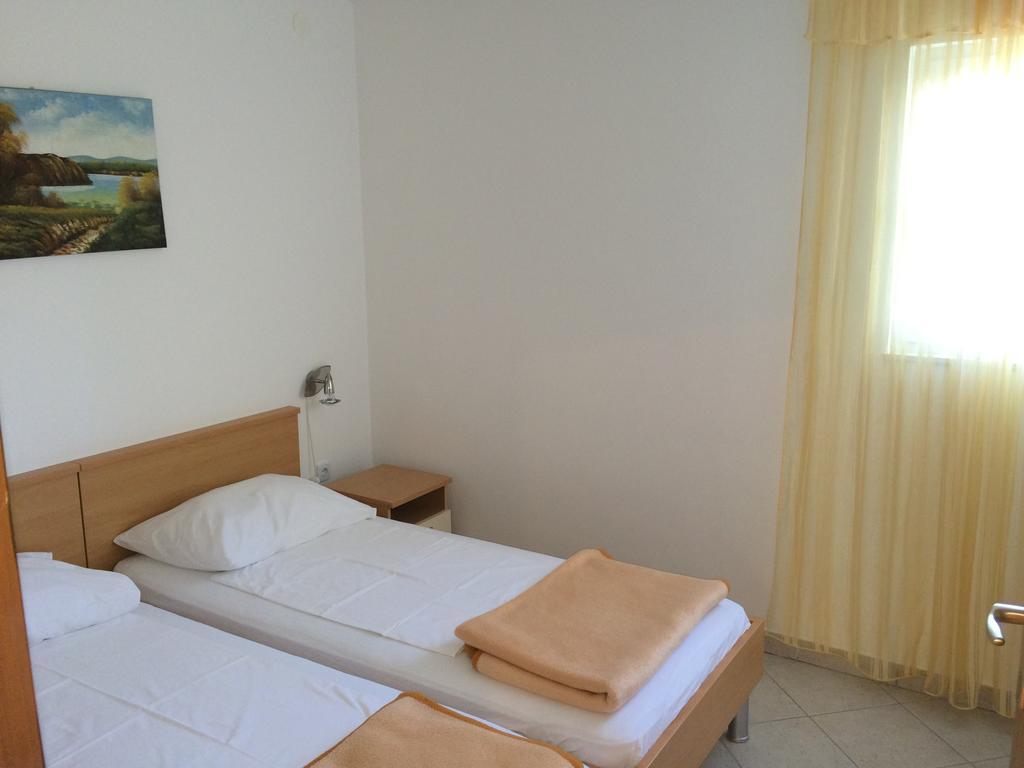 Apartment Kolundzic Novi Vinodolski Bilik gambar